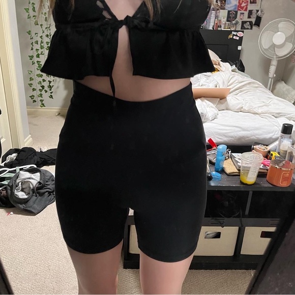 TNA 5” shorts BNWOT never worn i just bought in wrong length!! - Picture 1 of 4